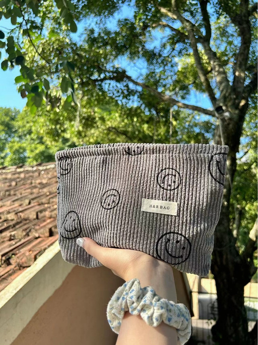 Cosbai - Smile Print Handheld Travel Cosmetic Bag