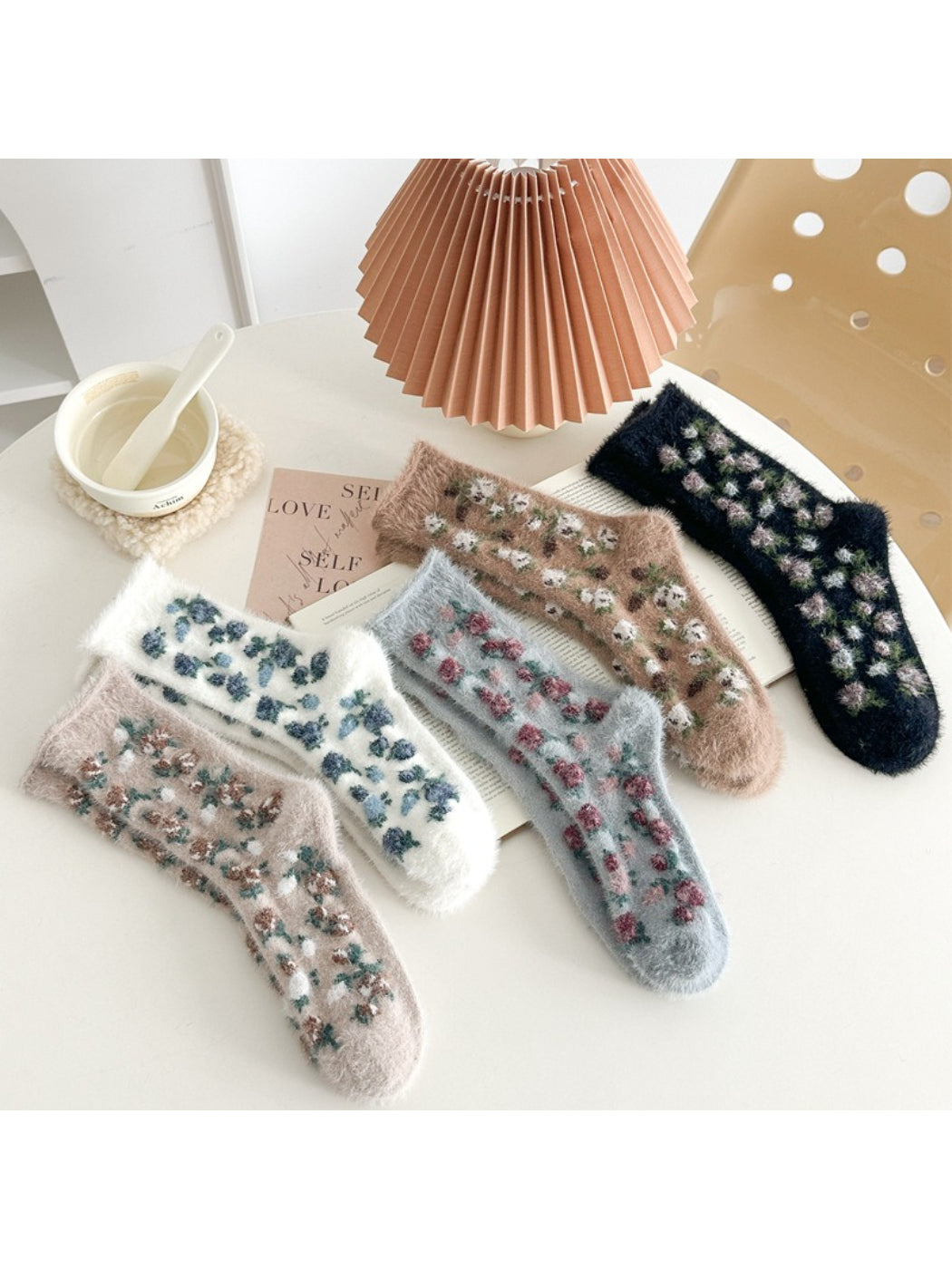 Rufia - Soft Floral Texture Crew Socks