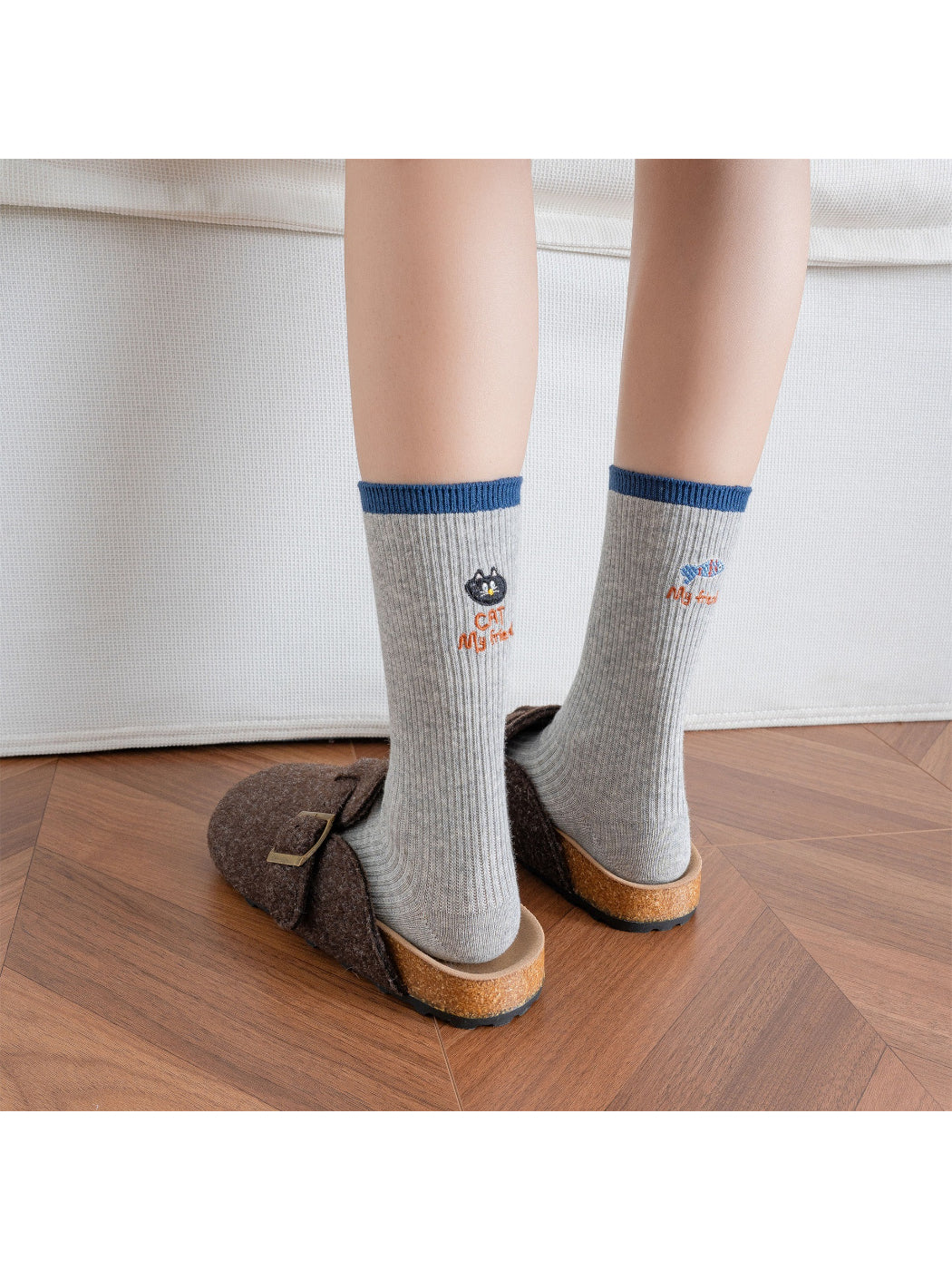 Rufia – Color-Block Cat & Fish Embroidery Socks