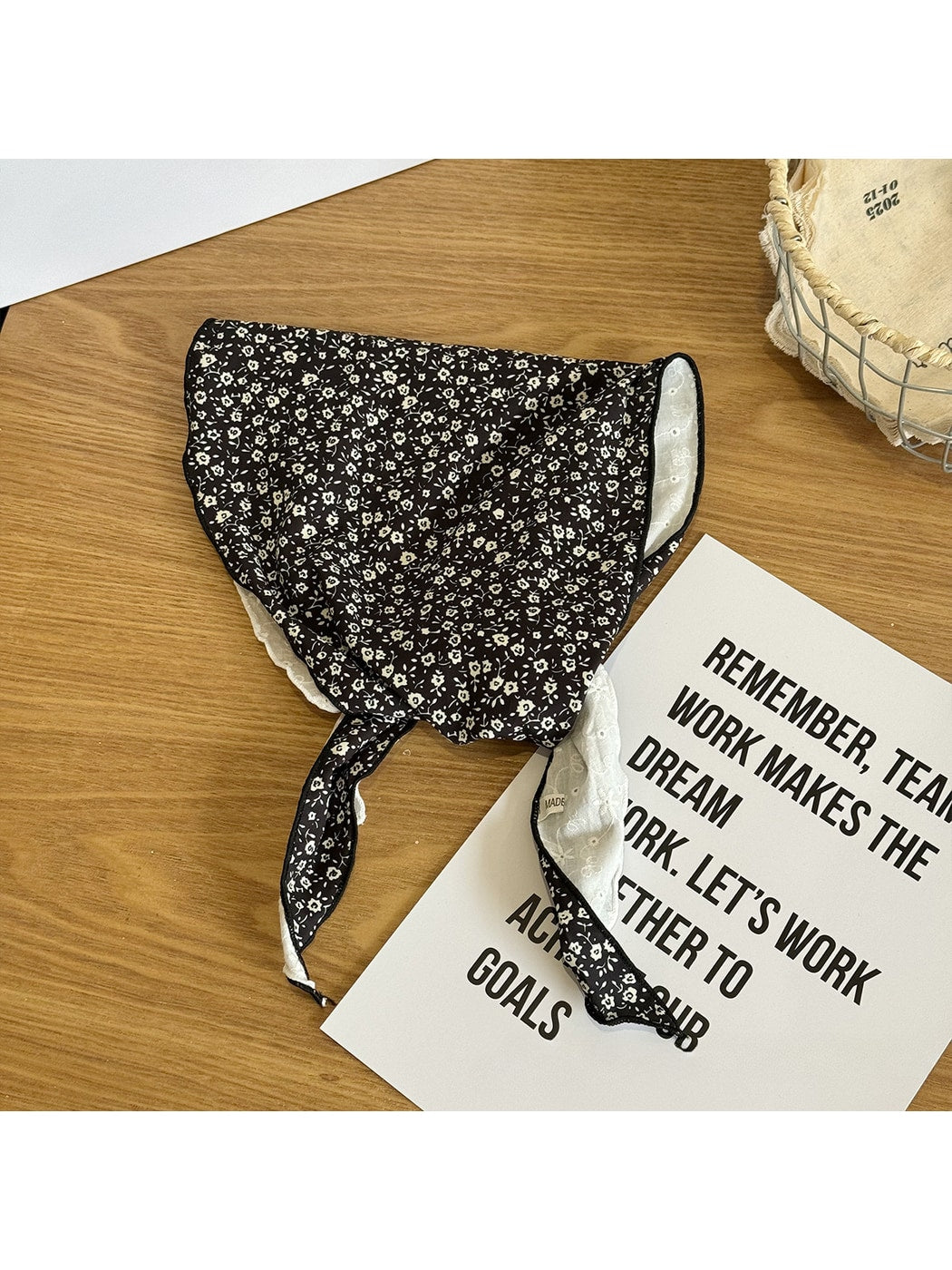 Scarvii - Ditsy Print Wavy Edge Triangle Bandana