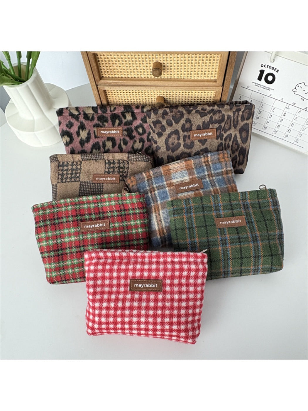 Cosbai - Retro Leopard Print Toiletry Bag