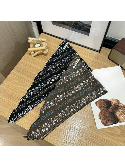 Scarvii - Ditsy Floral Triangle Bandana