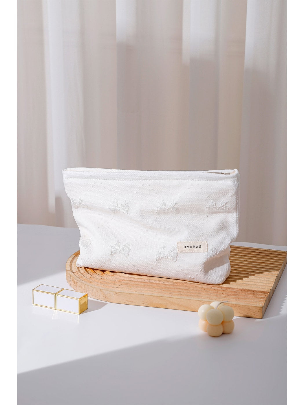 Cosbai - Embossed Bow Travel Makeup Storage Bag