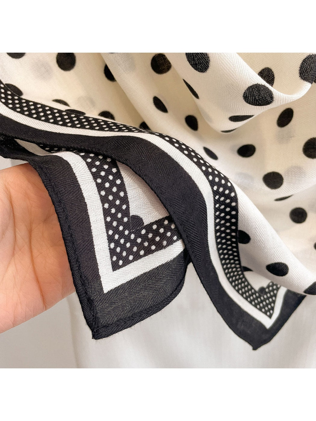 Scarvii Retro Polka Dot Pattern Square Scarf product image