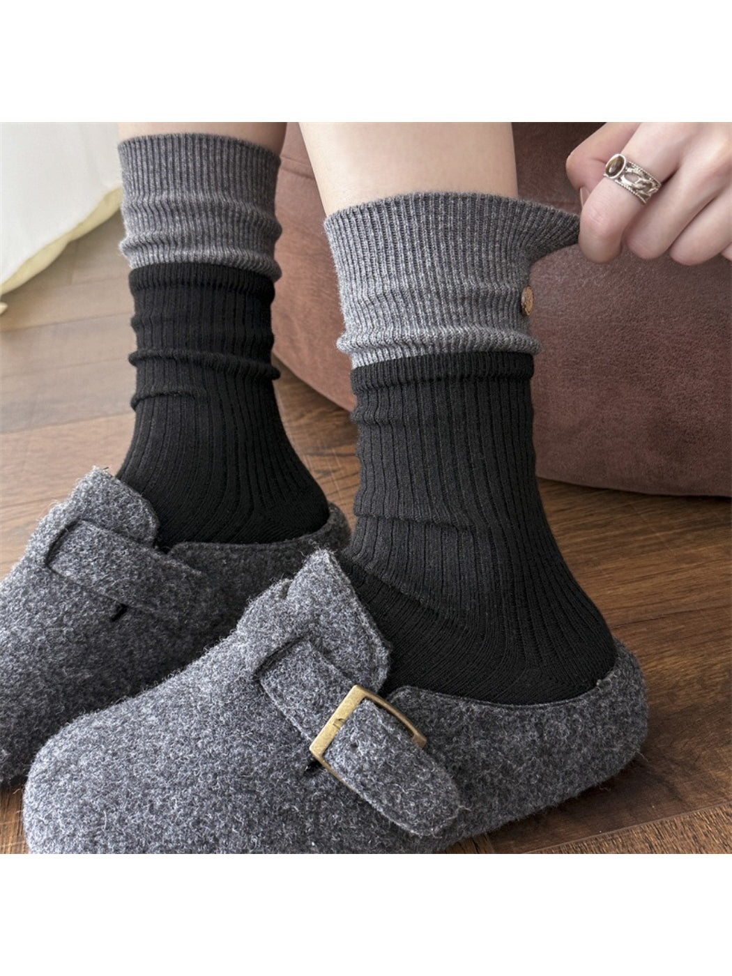 Rufia - Contrast Cuff Button Detail Crew Socks product image 3