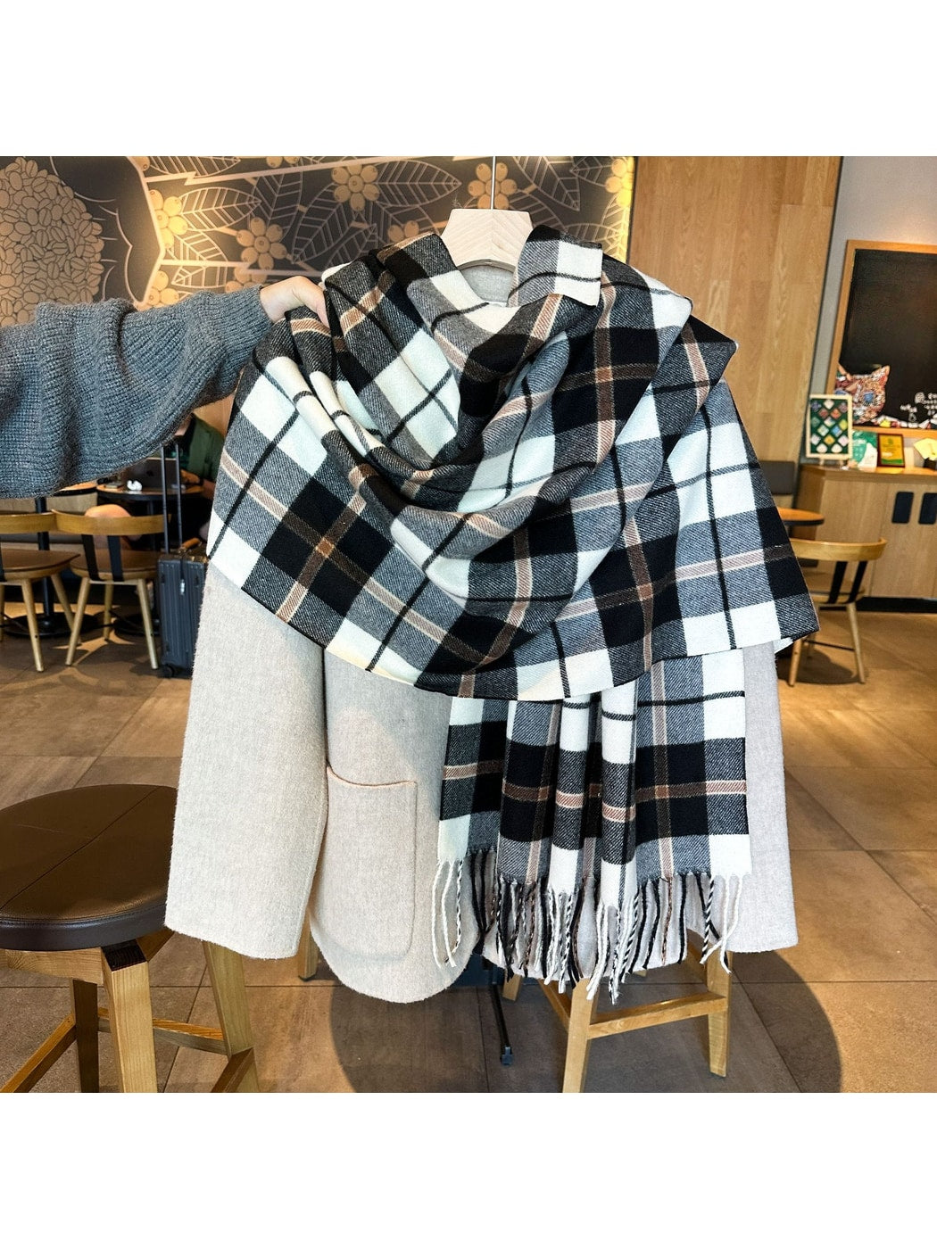 Scarvii - Classic Large-Check Fringed Winter Scarf