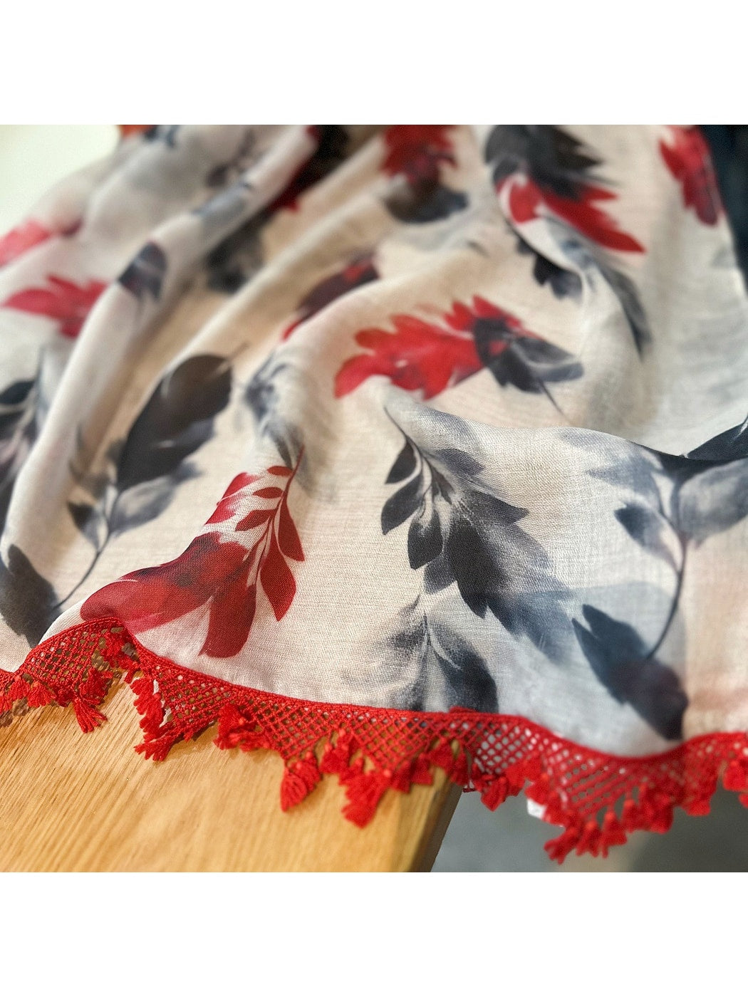 Scarvii - Elegant Feather Print Summer Wrap Scarf