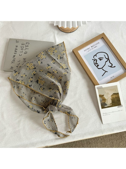 Scarvii - Vintage Floral Triangle Bandana