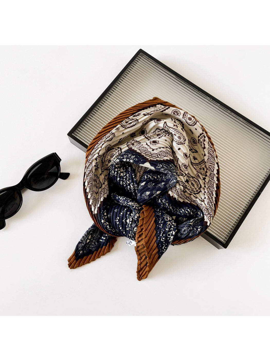 Scarvii - Graphic Paisley Pleated Scarf