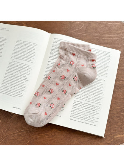 Rufia - Retro Flower and Heart Pattern Ankle Socks