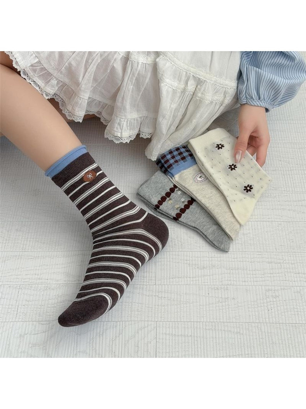 Rufia - Cute Floral and Bow Detail Crew Socks