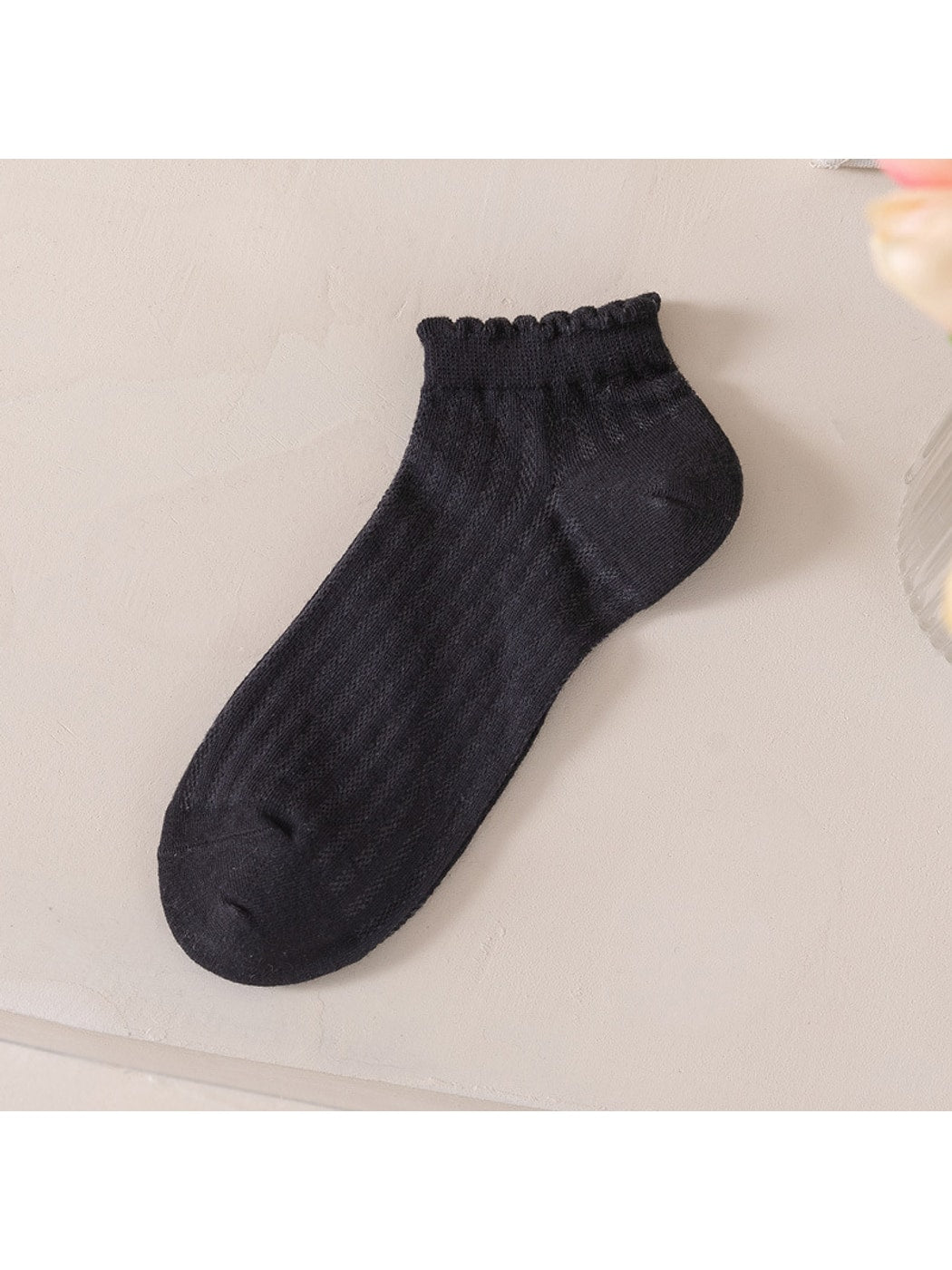 Rufia - Solid Color Ribbed Scalloped Cuffs Ankle Socks
