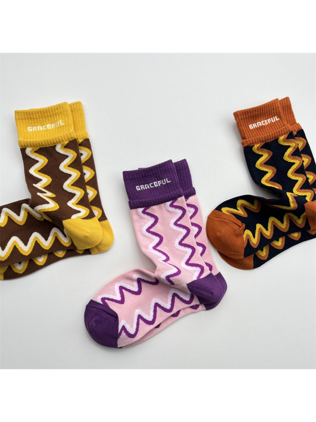 Rufia – Wave Letter Colorblock Crew Socks