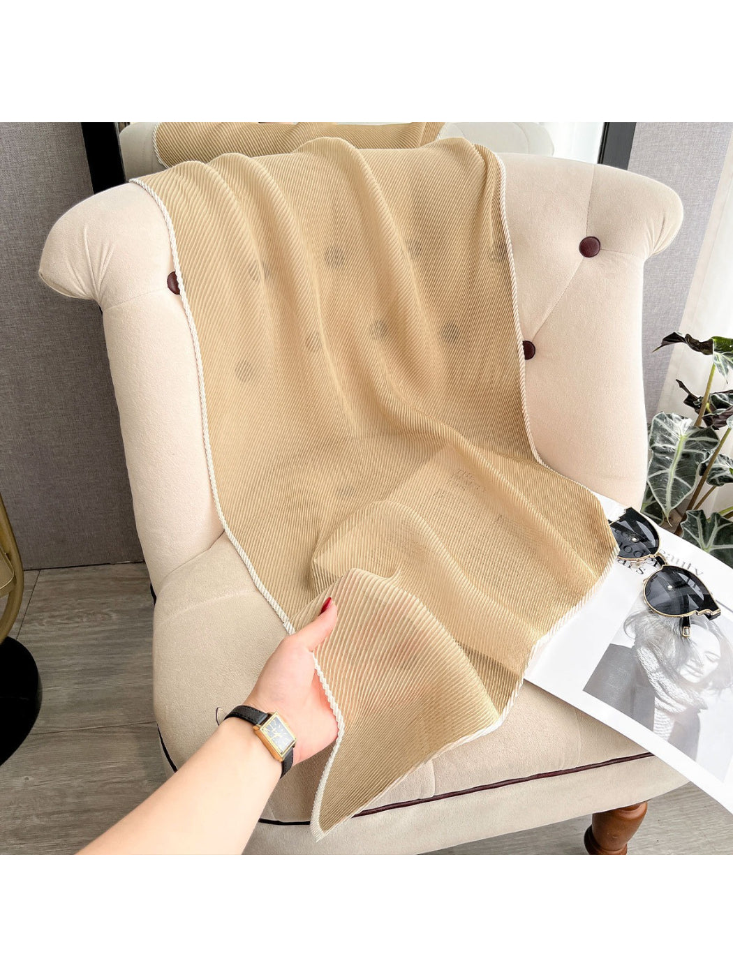 Scarvii - Pleated Sheer Contrast Trim Scarf