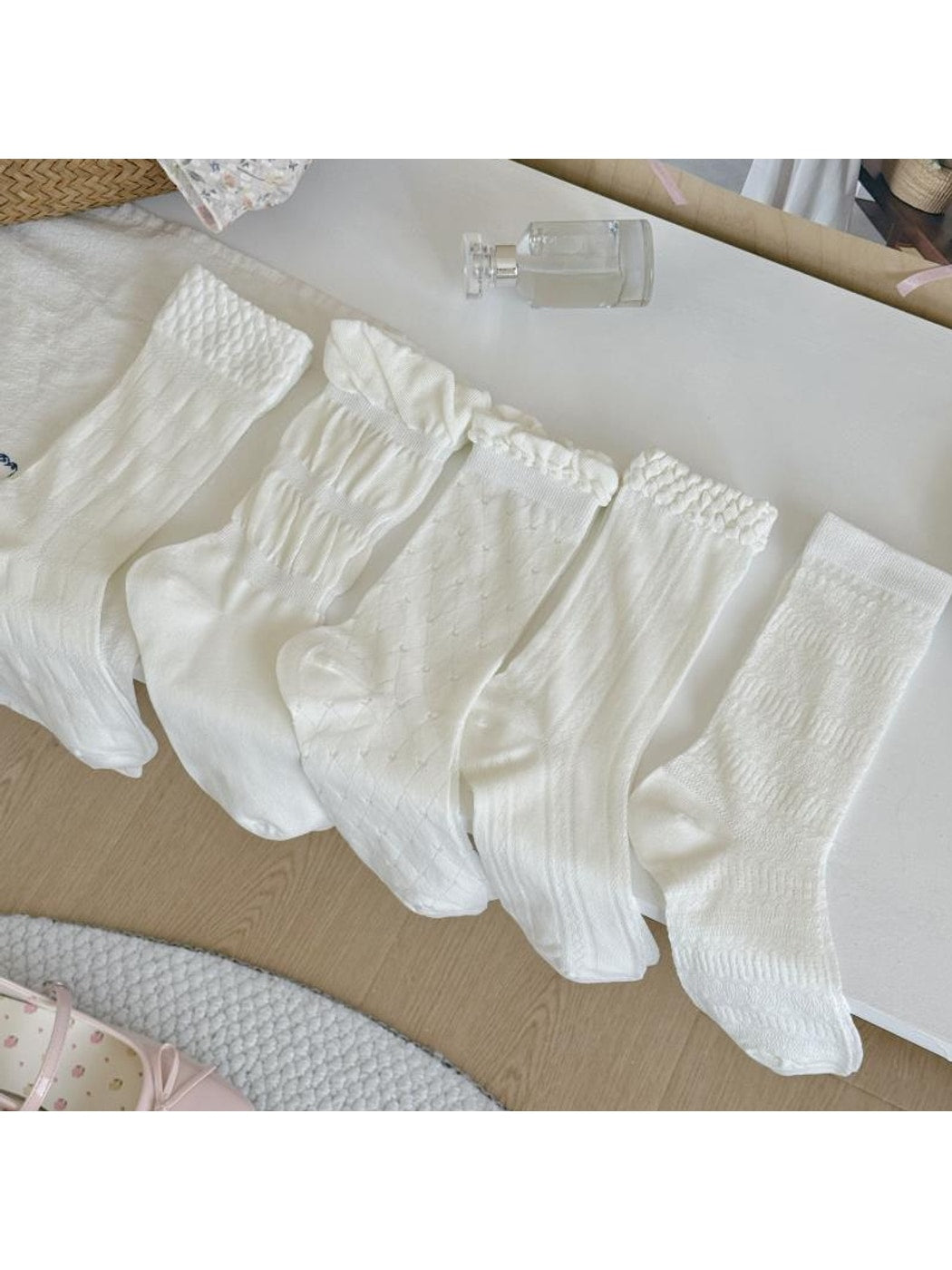 Rufia - Minimalist Ruffled Cuff White Crew Socks