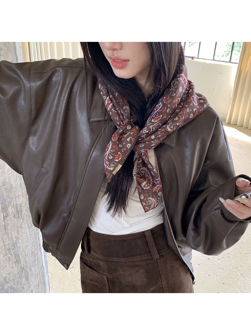 Scarvii - Retro Paisley Pattern Square Scarf
