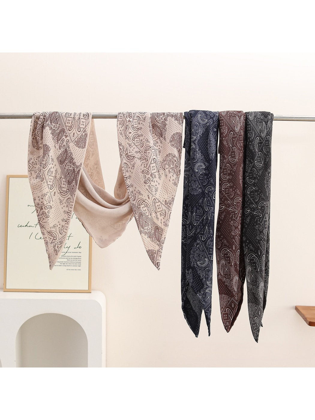 Scarvii - Retro Paisley Pattern Triangle Waist Scarf