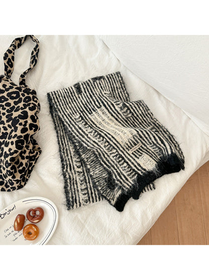 Scarvii – Fuzzy Stripe Knit Scarf