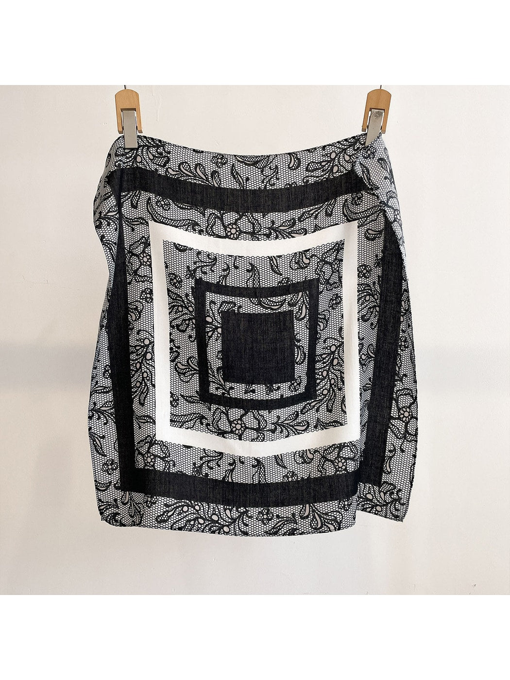 Scarvii - Geometric Concentric Print Square Scarf