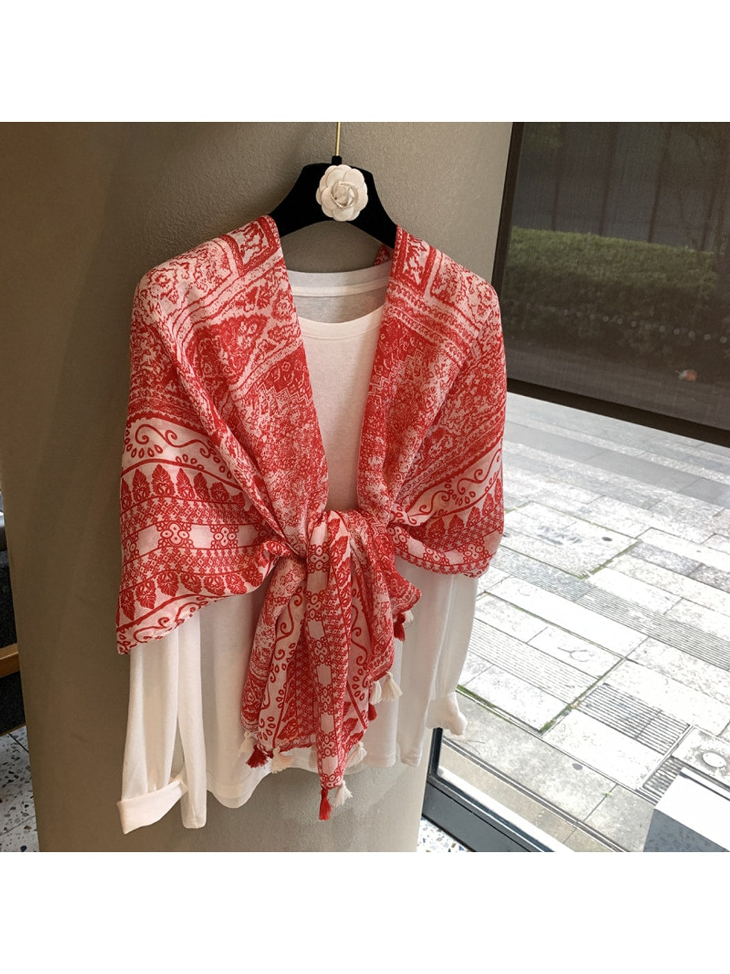 Scarvii - Retro Geometric Print Tassel Trim Shawl