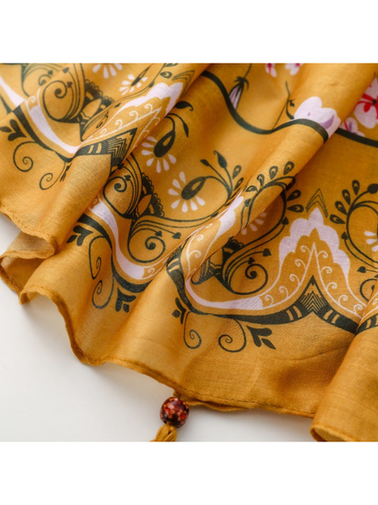 Close-up of the Paisley scarf's ornamental border and stitched edge