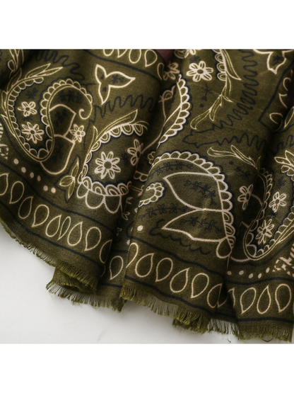 Close-up of olive fringe below the paisley border