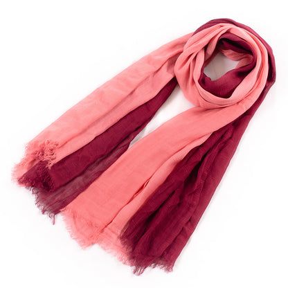 Scarvii long scarf with contrasting colors displayed in a casual fold