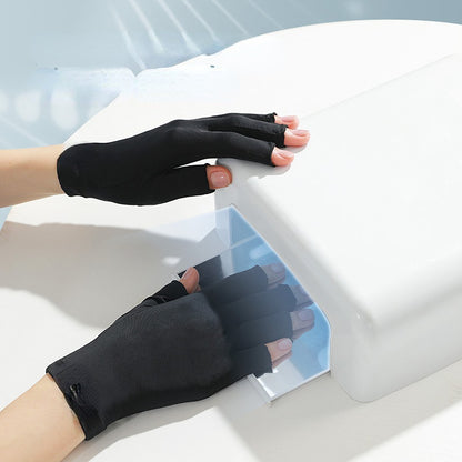 Model wearing Sunscreen Summer Gloves outdoors in sunny setting
